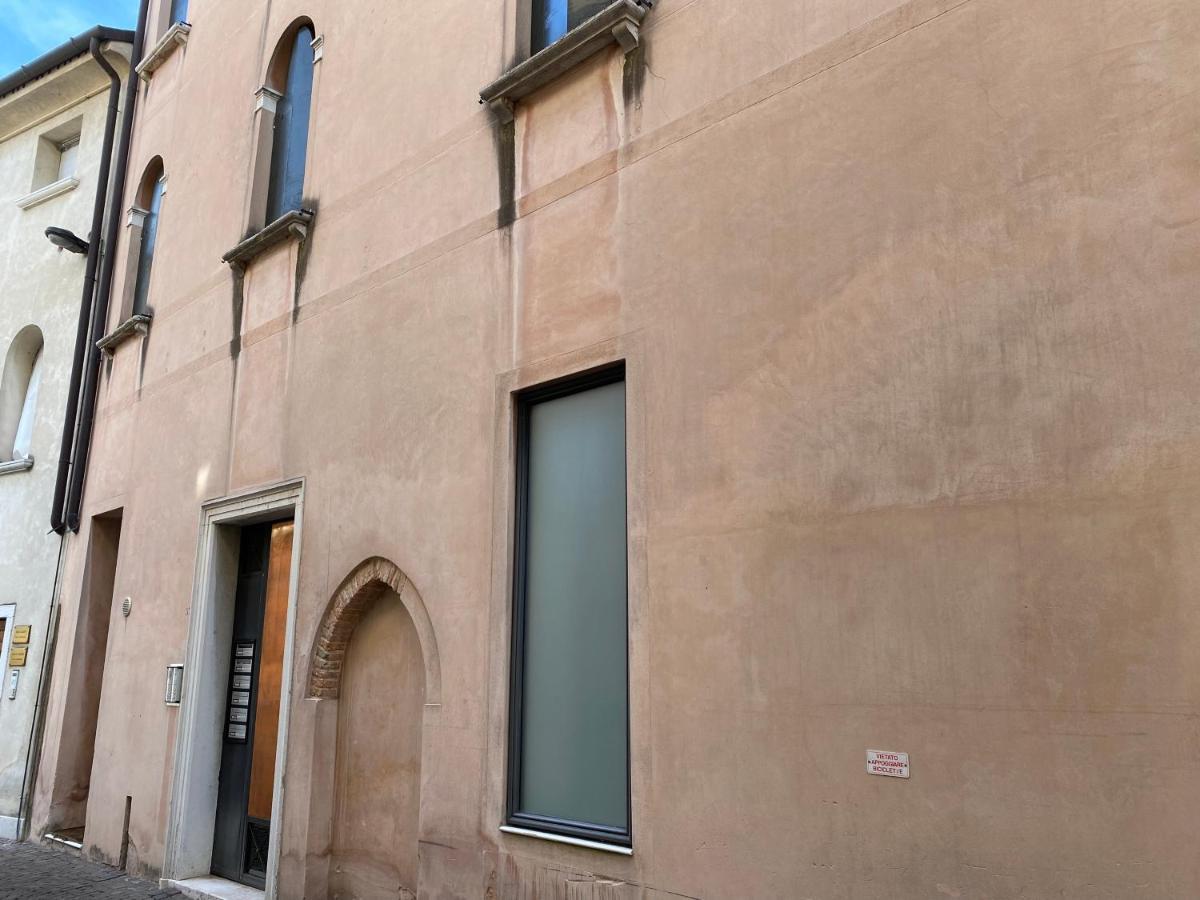 Santa Caterina: Charming Apartment เตรวิโซ ภายนอก รูปภาพ