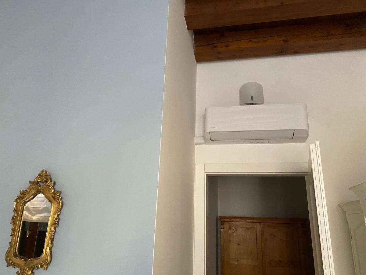 Santa Caterina: Charming Apartment เตรวิโซ ภายนอก รูปภาพ