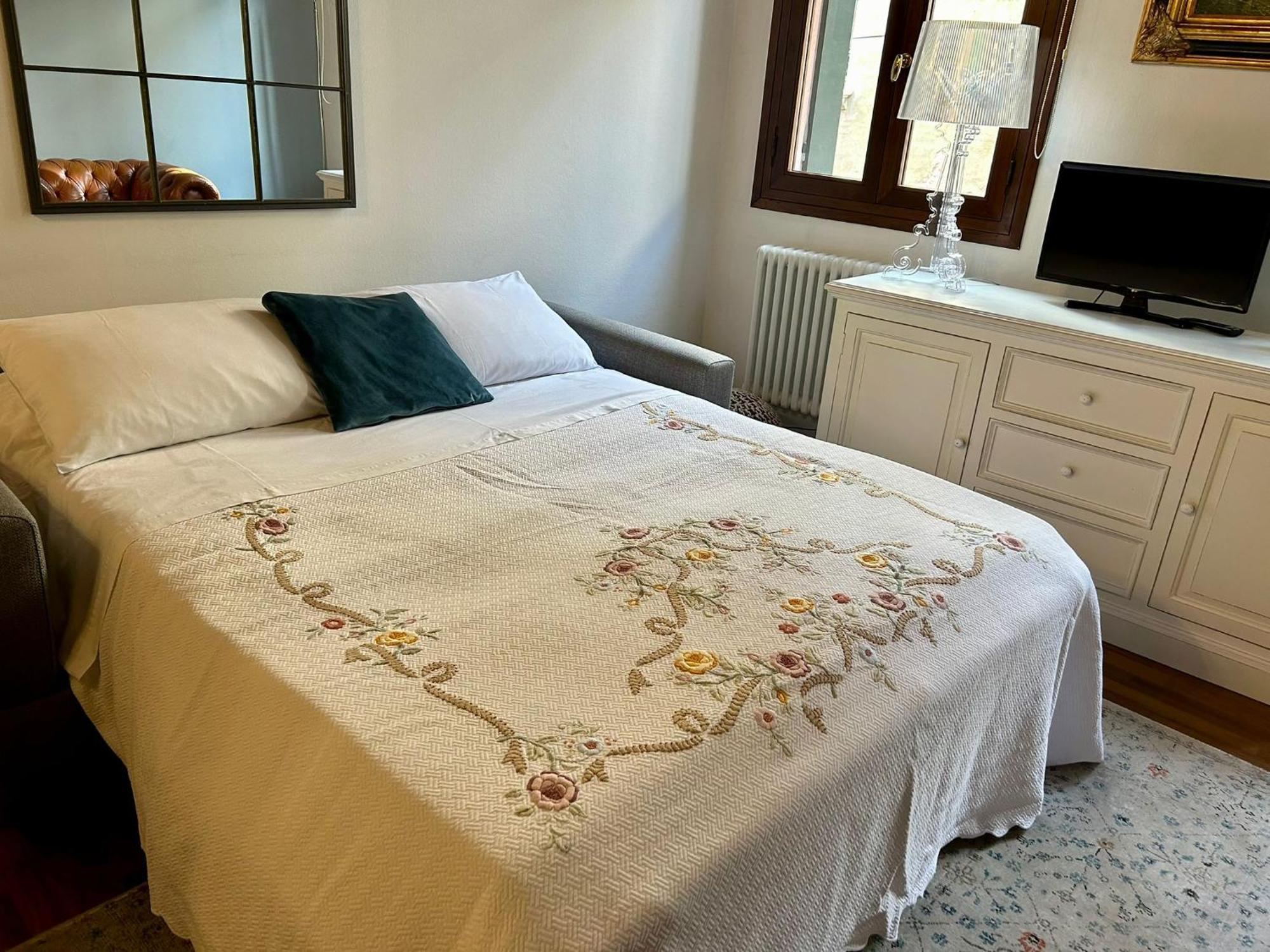 Santa Caterina: Charming Apartment เตรวิโซ ภายนอก รูปภาพ