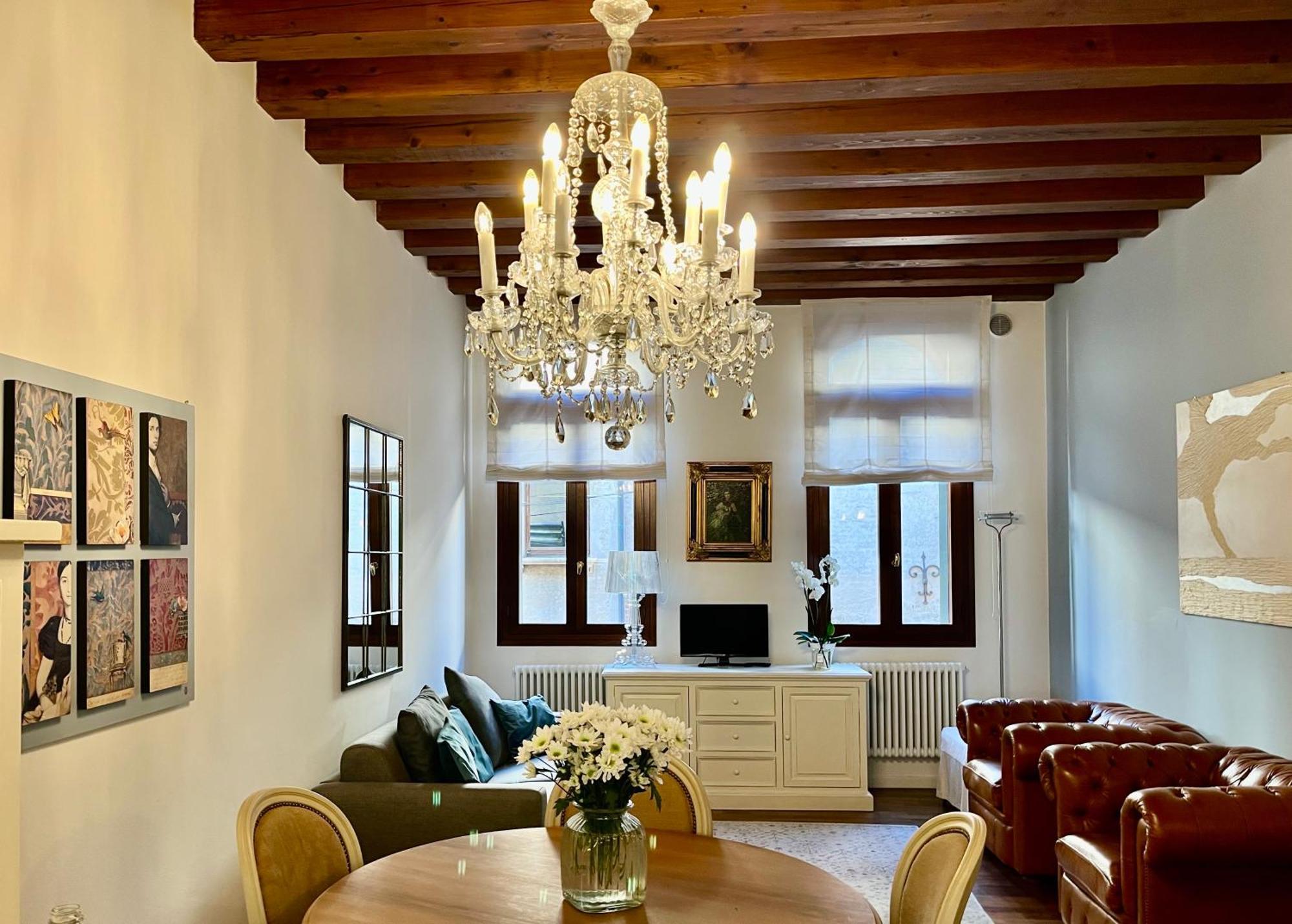 Santa Caterina: Charming Apartment เตรวิโซ ภายนอก รูปภาพ
